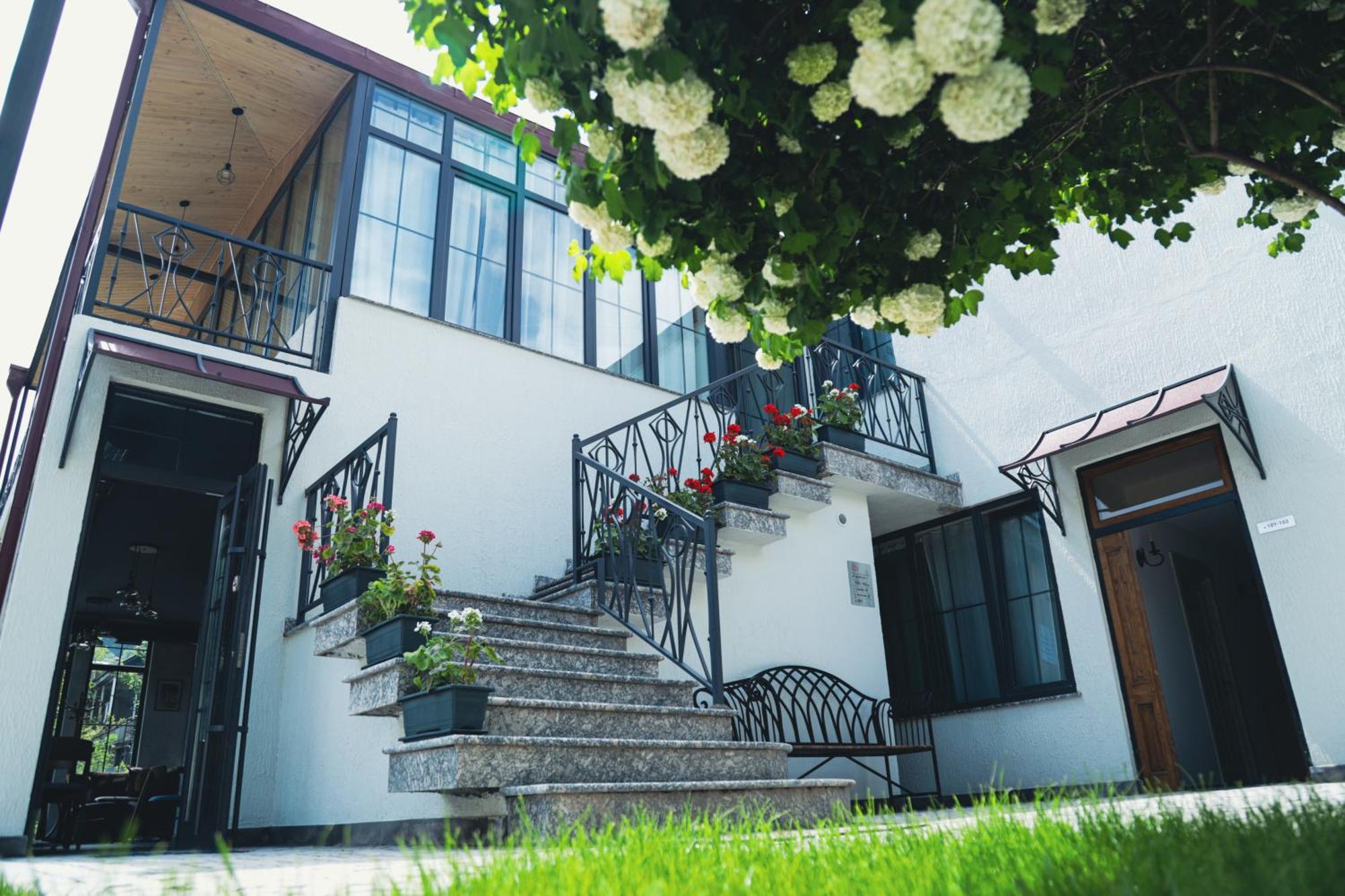 Redroof Country House Hotel Goris Buitenkant foto