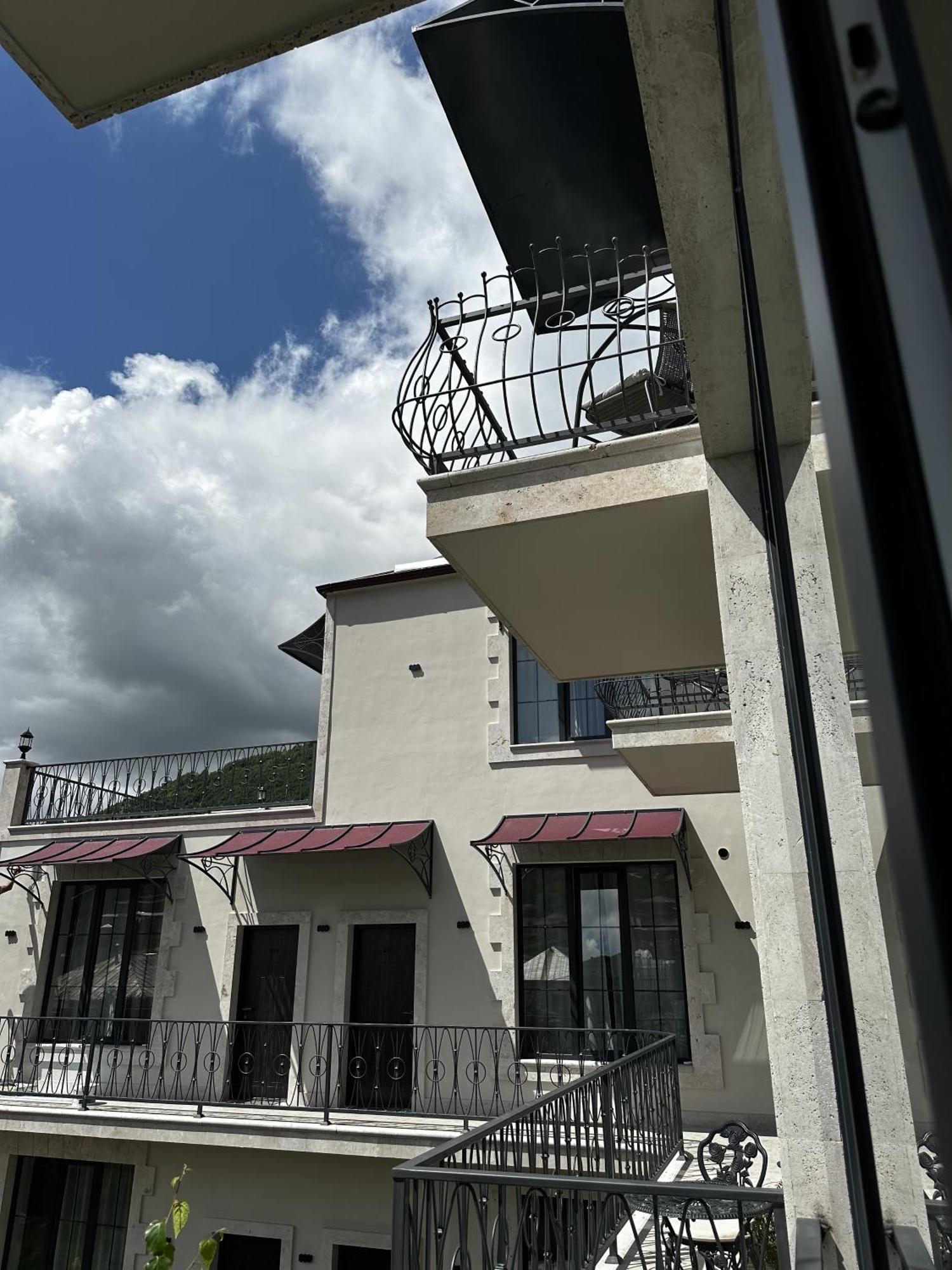 Redroof Country House Hotel Goris Buitenkant foto