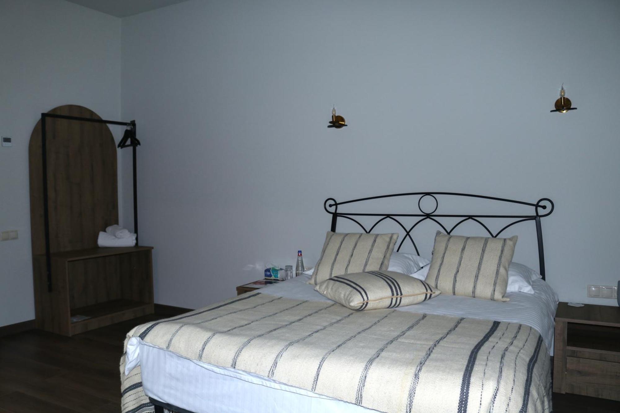 Redroof Country House Hotel Goris Buitenkant foto